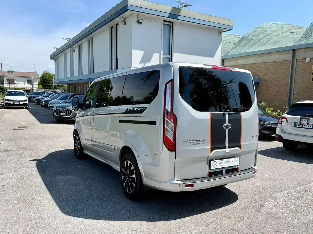 Usata Ford Tourneo Custom Sport 185 CV (136 kW) 2022 Grigio Furgone