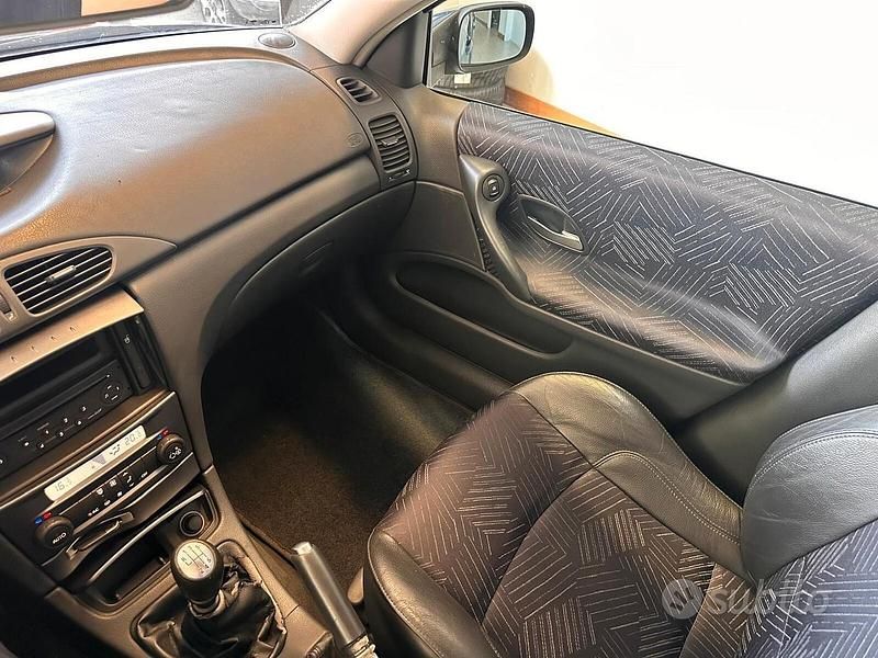 Usata Renault Laguna II Dynamique 120 CV (88 kW) 2004 Nero Station wagon