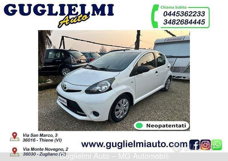 Usata Toyota Aygo Lounge 68 CV (50 kW) 2012 Nessuno Utilitaria
