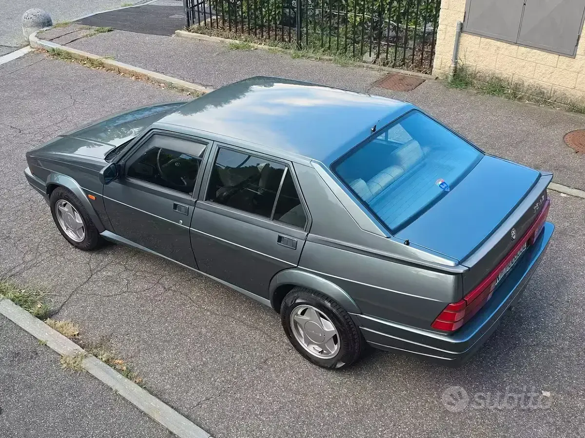 Usata Alfa Romeo 75 120 CV (88 kW) 1990 Grigio Berlina