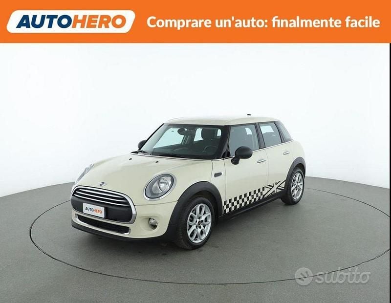 Begagnad Mini ONE 95 HK (69 kW) 2017 Vit Halvkombi