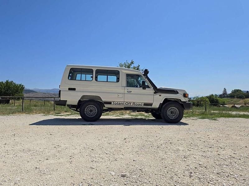 Nuova Toyota Land Cruiser 271 CV (199 kW) 2025 Bianco SUV