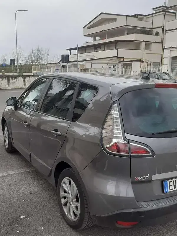 Usata Renault Scenic E-Tech Dynamique 110 CV (80 kW) 2014 Grigio Monovolume