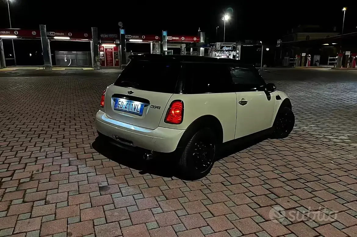 Usata Mini Cooper D 112 CV (82 kW) 2010 Bianco Utilitaria