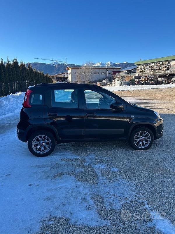 Usata Fiat Panda 4x4 S 95 CV (69 kW) 2017 Nero Utilitaria