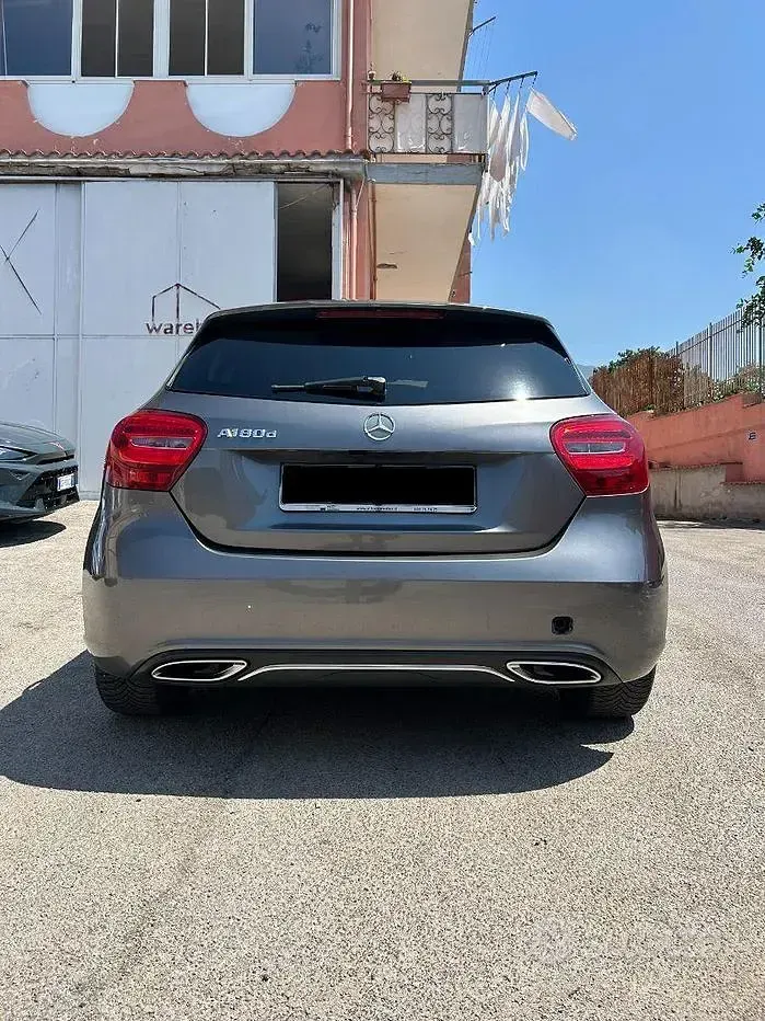 Usata Mercedes A180 109 CV (80 kW) 2017 Grigio Utilitaria