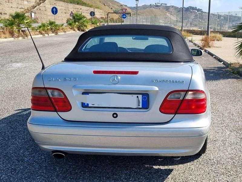 Usata Mercedes CLK200 Elegance 163 CV (119 kW) 2002 Argento Cabrio