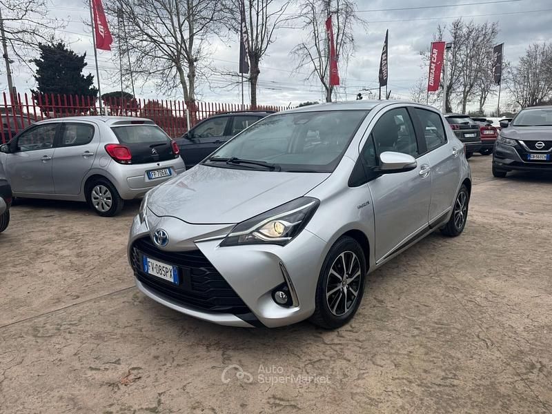 Usata Toyota Yaris Hybrid Active 73 CV (53 kW) 2019 Nero Berlina
