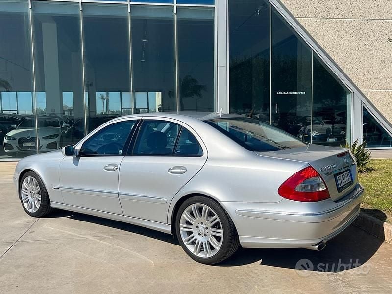 Usata Mercedes E320 Avantgarde 224 CV (164 kW) 2009 Grigio Berlina
