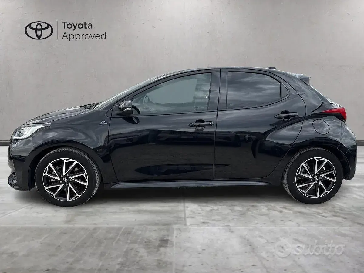 Usata Toyota Yaris Hybrid Trend 92 CV (67 kW) 2022 Nero Berlina