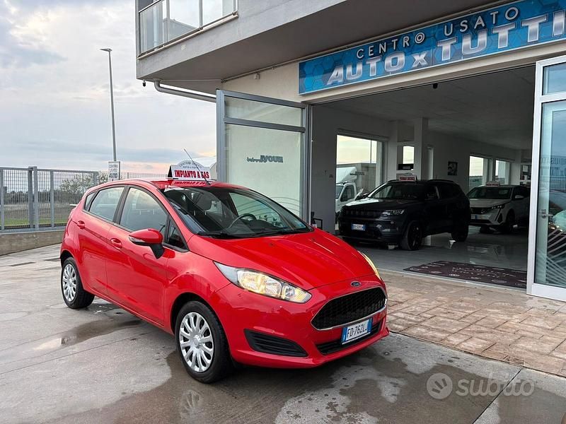 Usata Ford Fiesta Titanium 95 CV (69 kW) 2016 Rosso Berlina