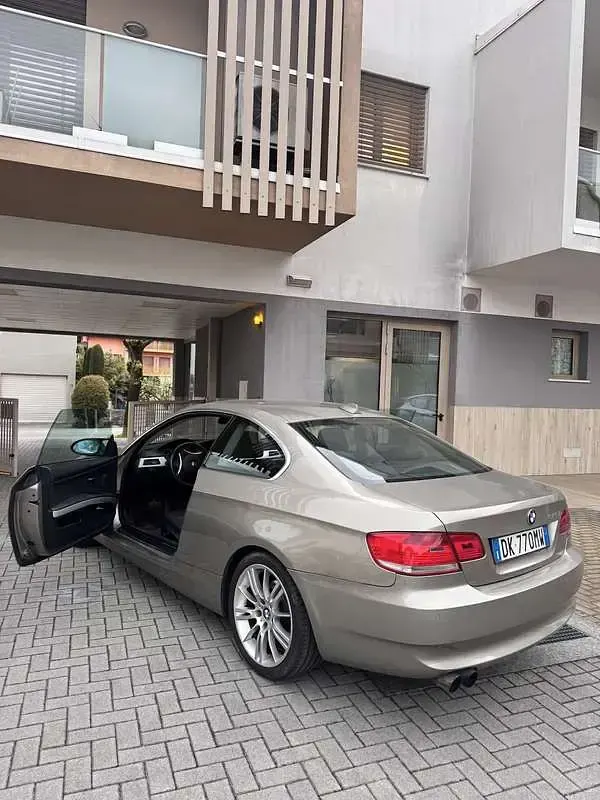 Usata BMW 325 192 CV (141 kW) 2007 Coupé