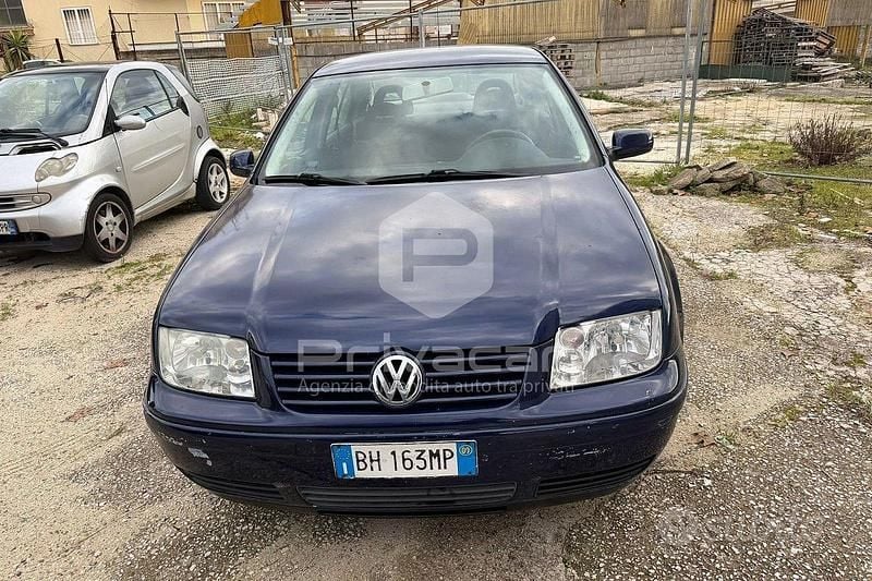 Usata VW Bora Highline 116 CV (85 kW) 2000 Blu Berlina