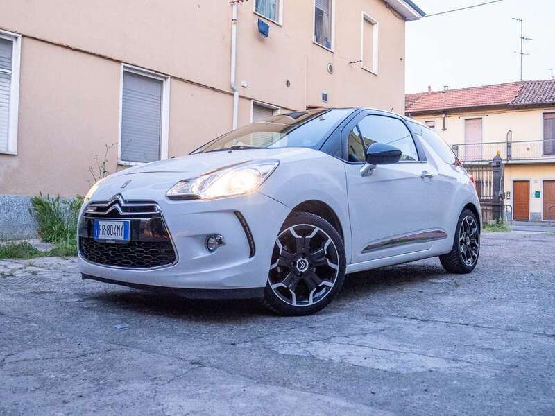 Bianco Usata 2015 Citroën DS3 So Chic Tre volumi | 6000 € (Buon prezzo) - Immagine 1/4