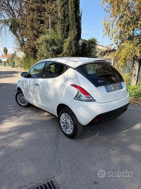 Usata Lancia Ypsilon Silver 85 CV (62 kW) 2014 Bianco Utilitaria