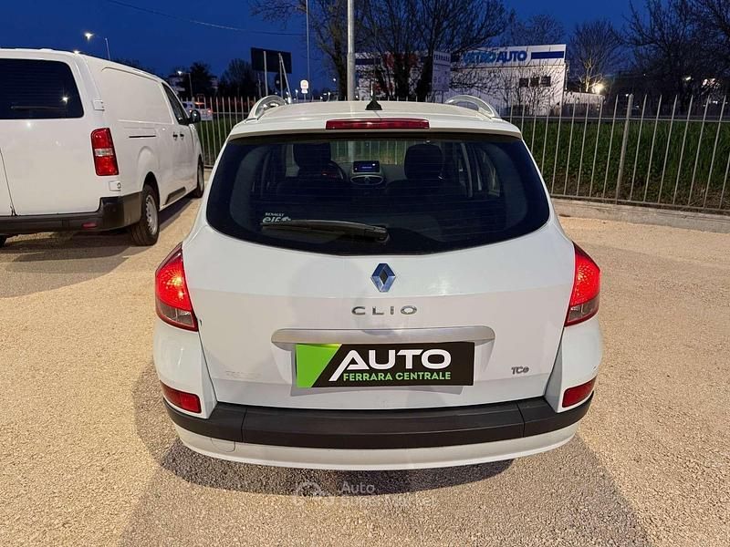 Käytetty Renault Clio 103 HP (75 kW) 2012 Valkoinen Viistoperä