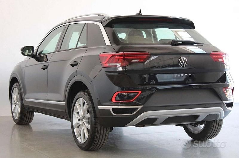 Usata VW T-Roc R-line 150 CV (110 kW) 2023 Nero SUV