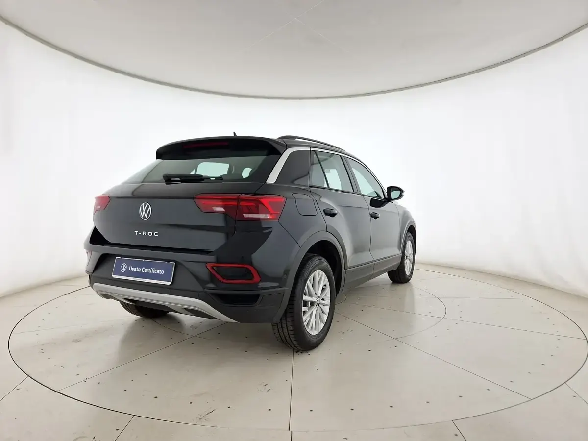 Usata VW T-Roc Life 115 CV (84 kW) 2025 Deep black perlato SUV