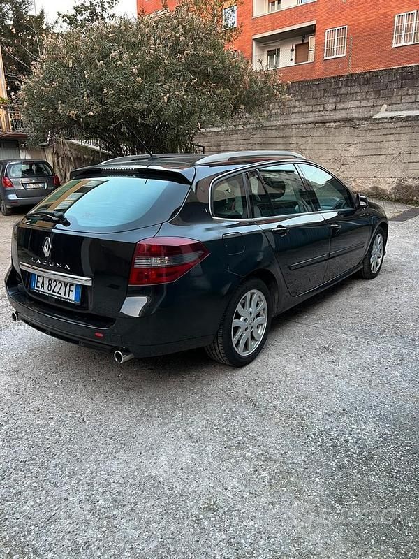Usata Renault Laguna III 150 CV (110 kW) 2010 Nero Station wagon