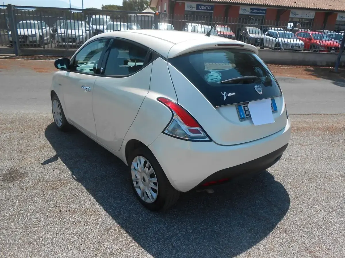Usata Lancia Ypsilon Silver 95 CV (69 kW) 2014 Bianco Utilitaria