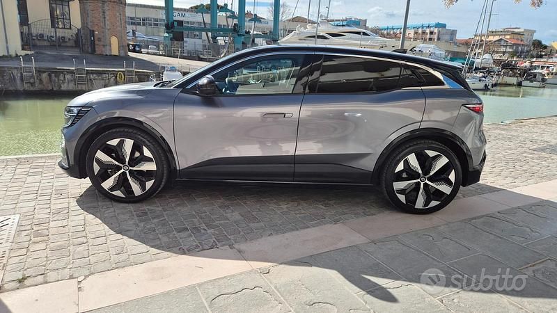 Usata Renault Megane E-Tech Techno 60 kW (82 CV) 2023 Grigio Station wagon