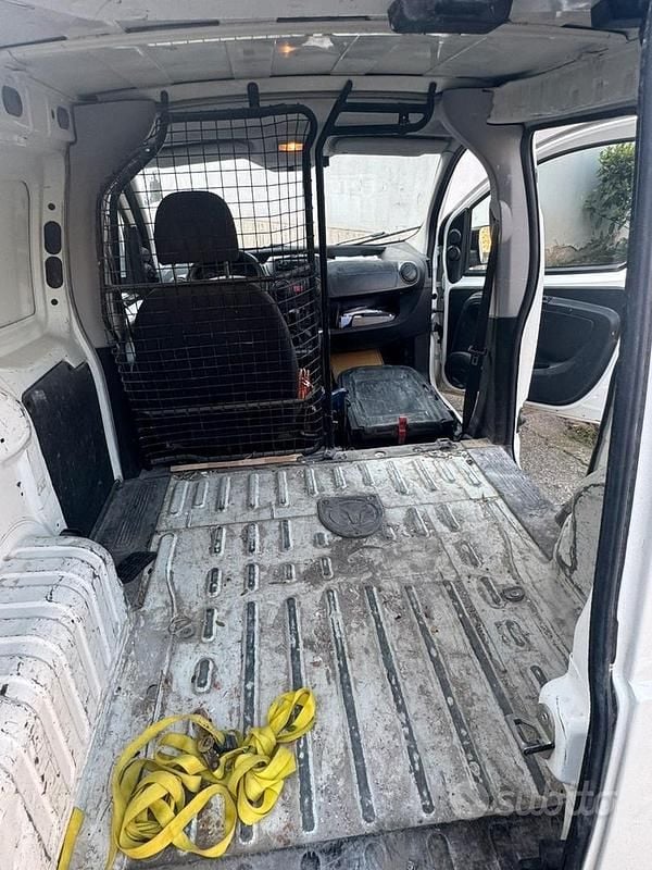 Usata Peugeot Bipper 75 CV (55 kW) 2012 Monovolume