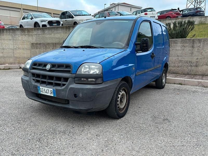 Blu Usata 2005 Fiat Doblò Monovolume | 690 € (Buon prezzo) - Immagine 1/4