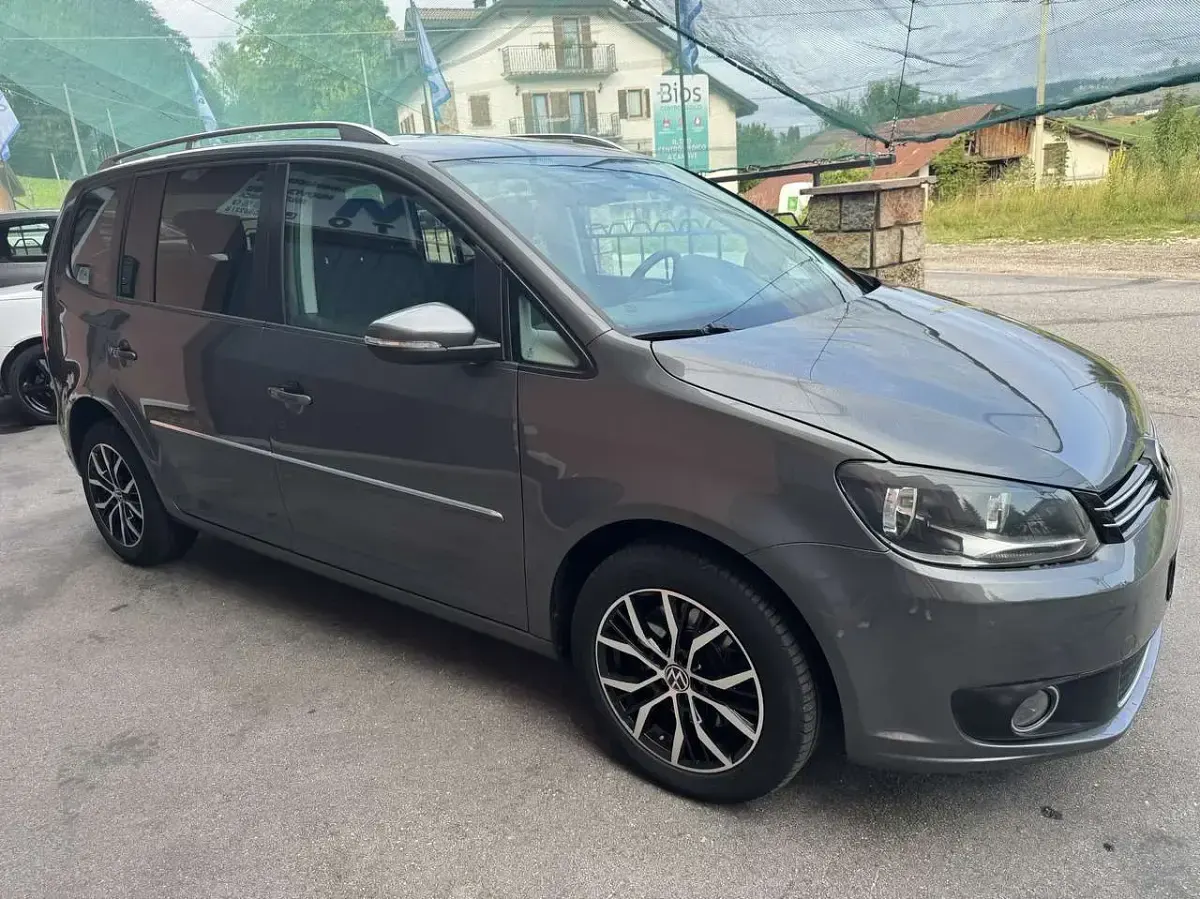 Usata VW Touran Highline 140 CV (102 kW) 2014 Grigio Monovolume