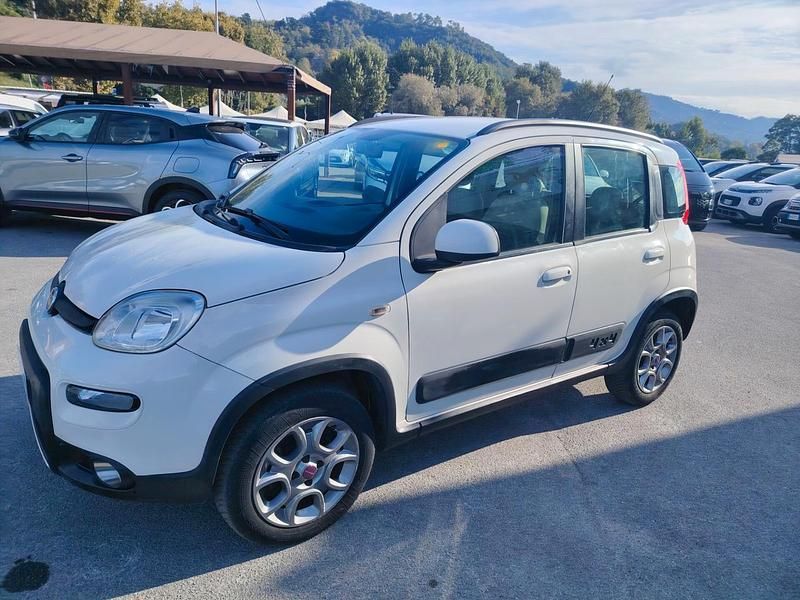 Usata Fiat Panda 4x4 S 74 CV (54 kW) 2012 Bianco Utilitaria