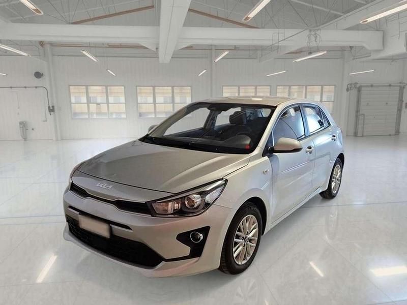 Argento Usata 2021 Kia Rio Style Tre volumi | 11.800 € (Buon prezzo) - Immagine 1/4
