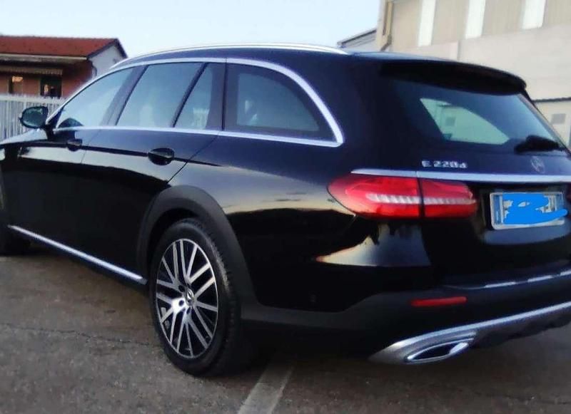 Begagnad Mercedes E220 All-Terrain Business 194 HK (142 kW) 2019 Svart Kombi