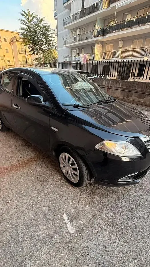 Usata Lancia Ypsilon 69 CV (50 kW) 2013 Nero Utilitaria