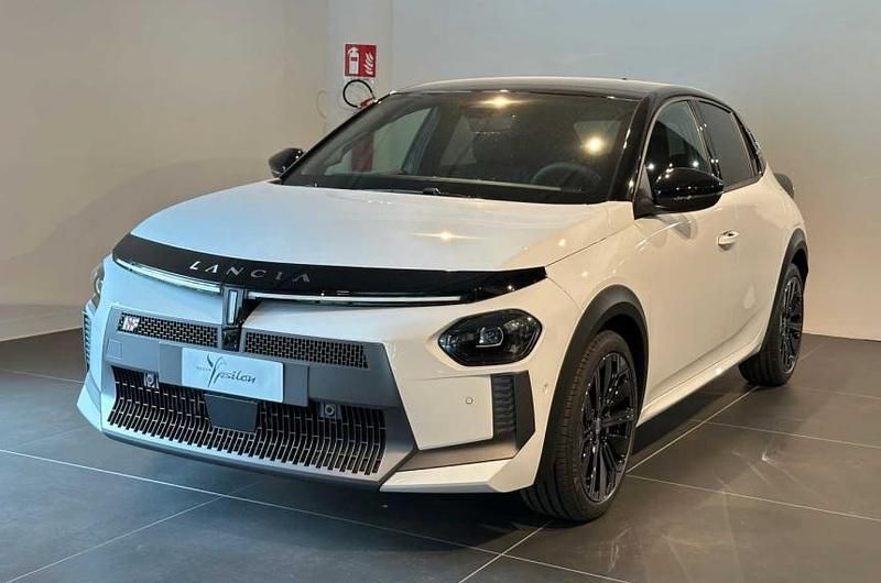 Nuova Lancia Ypsilon 101 CV (74 kW) 2026 Utilitaria