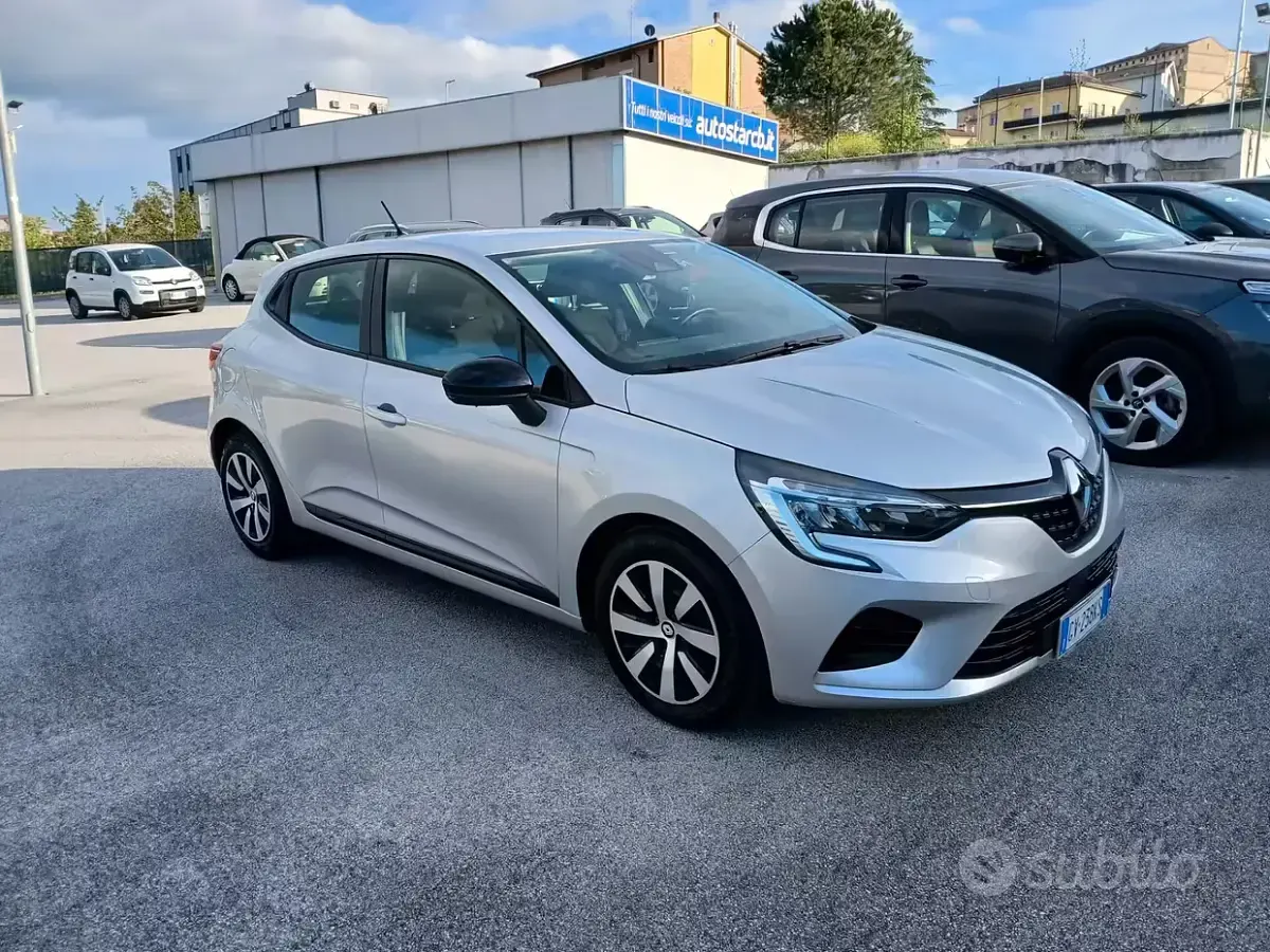 Usata Renault Clio V Equilibre 91 CV (66 kW) 2023 Grigio Berlina