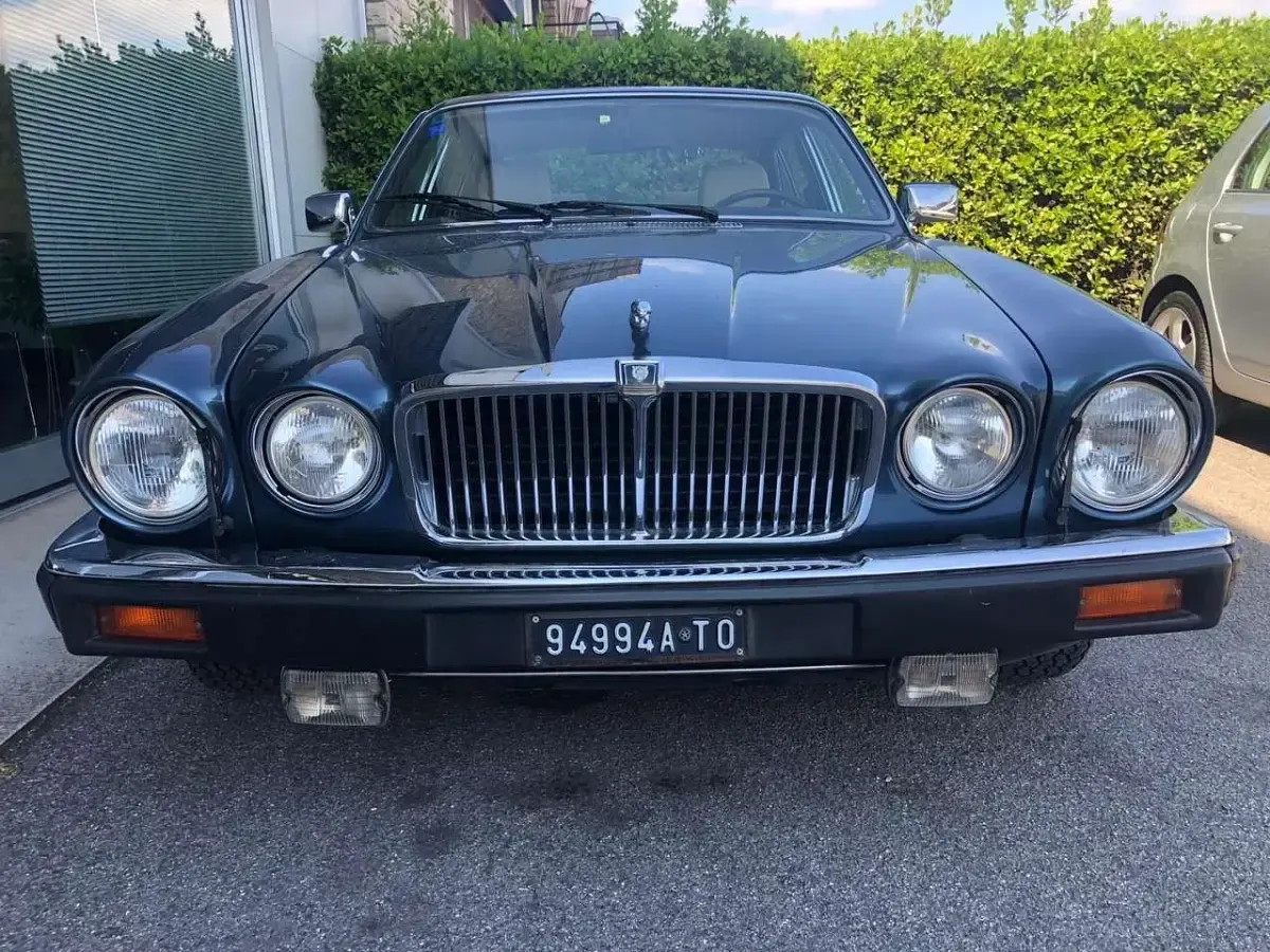 Usata Jaguar XJ6 Sovereign 204 CV (150 kW) 1984 Blu/azzurro Berlina