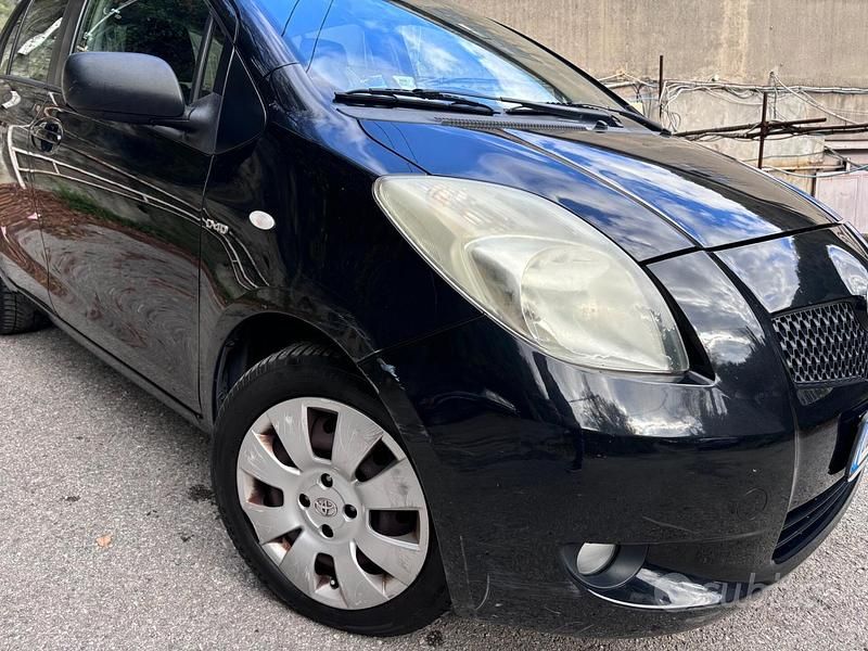 Usata Toyota Yaris 89 CV (65 kW) 2006 Nero Berlina