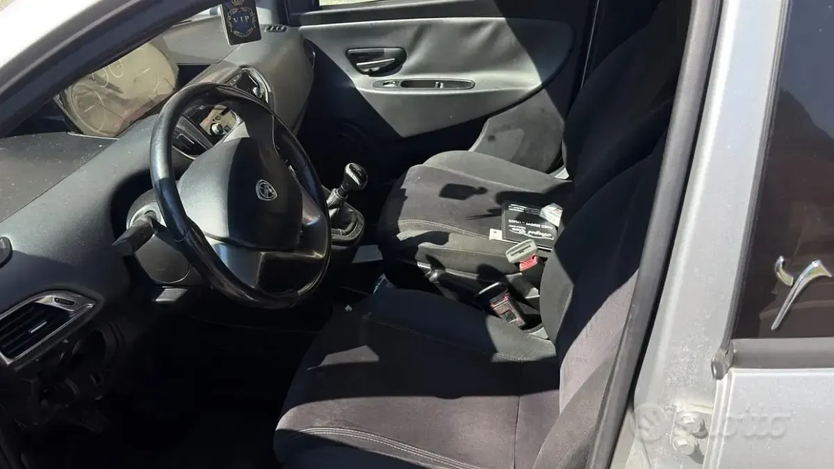 Usata Lancia Ypsilon 95 CV (69 kW) 2014 Grigio Utilitaria