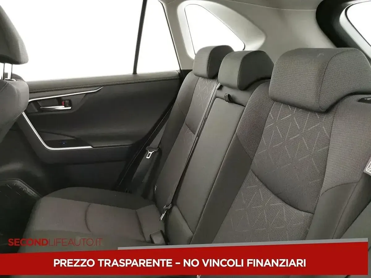 Usata Toyota RAV4 Active 218 CV (160 kW) 2022 Argento SUV