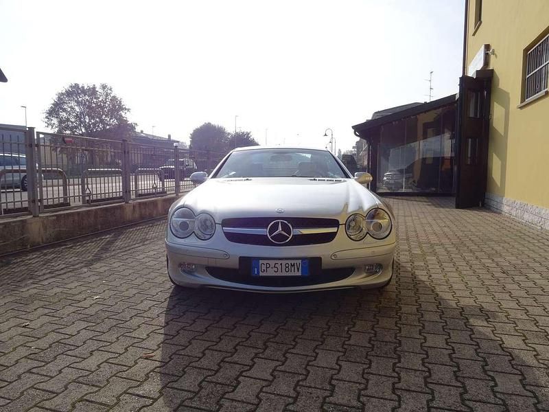 Usata Mercedes SL500 306 CV (225 kW) 2001 Argento Cabrio