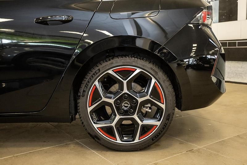 Usata Opel Astra GS Line 182 CV (133 kW) 2022 Nero pastello Utilitaria