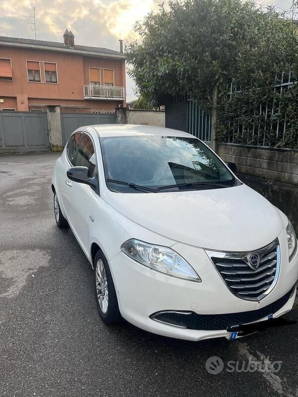Usata Lancia Ypsilon Silver 69 CV (50 kW) 2014 Bianco Utilitaria