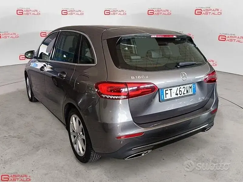 Usata Mercedes B180 116 CV (85 kW) 2019 Grigio Monovolume