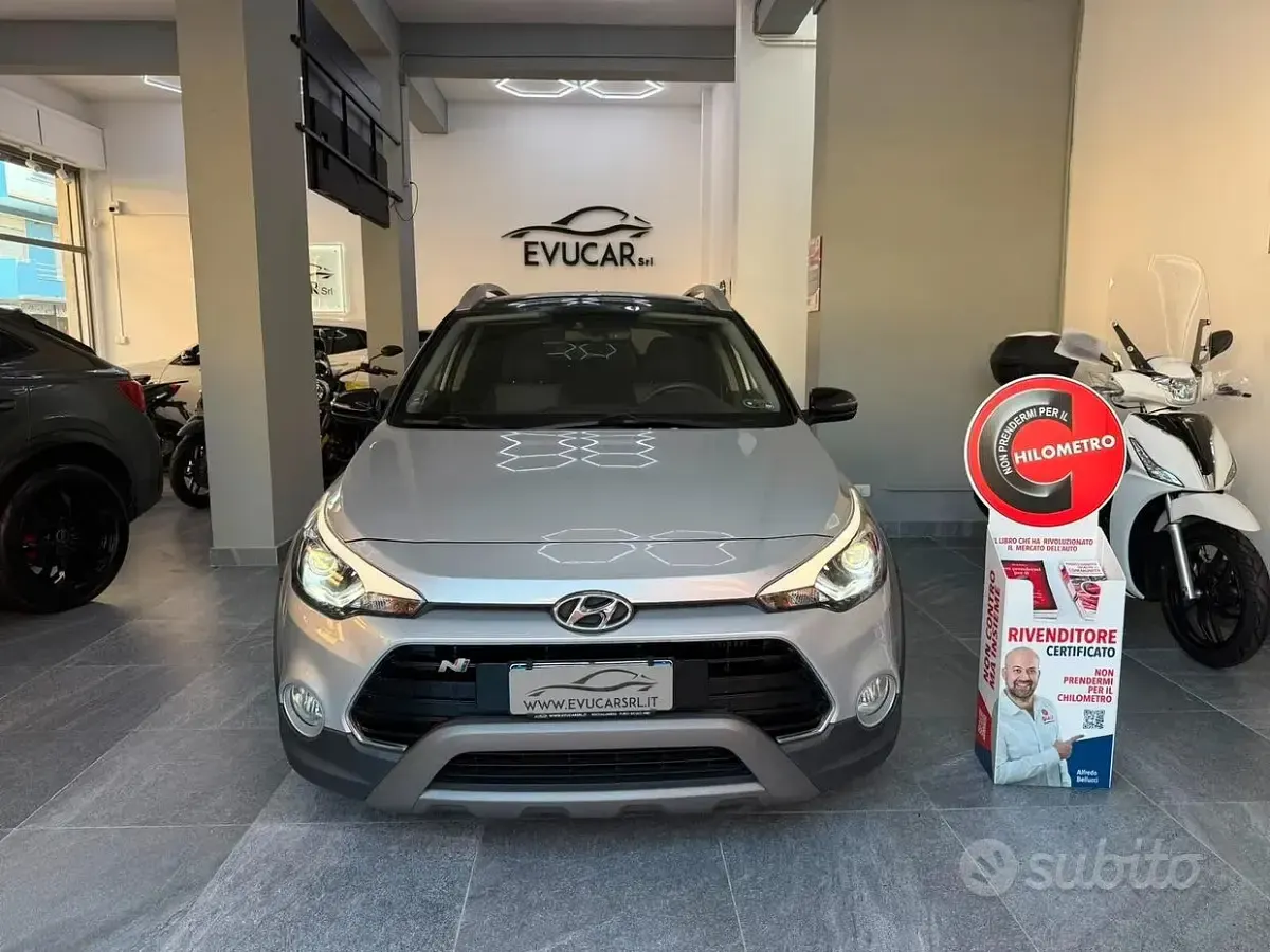 Usata Hyundai i20 Active 100 CV (73 kW) 2020 Grigio Utilitaria