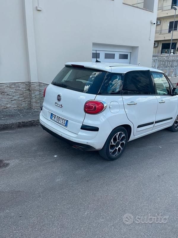 Bianco Usata 2017 Fiat 500L Monovolume | 8500 € (Buon prezzo) - Immagine 1/4