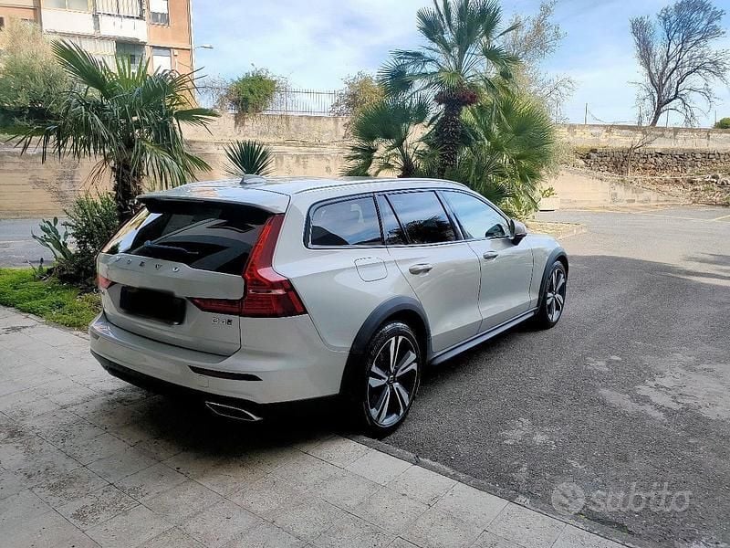 Usata Volvo V60 CC Pro 190 CV (139 kW) 2019 Grigio Station wagon