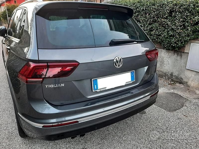 Usata VW Tiguan R-line 150 CV (110 kW) 2020 Grigio SUV