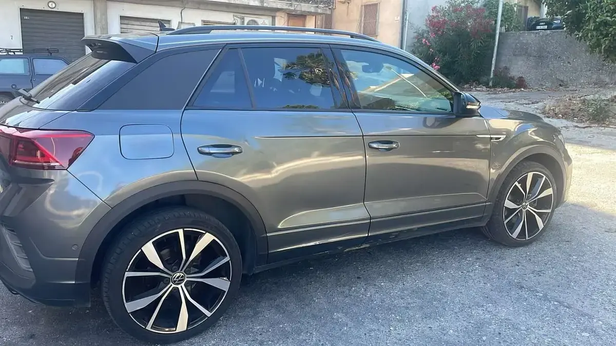 Usata VW T-Roc R-line 150 CV (110 kW) 2023 Grigio SUV