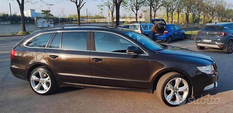 Usata Skoda Superb 140 CV (102 kW) 2012 Station wagon