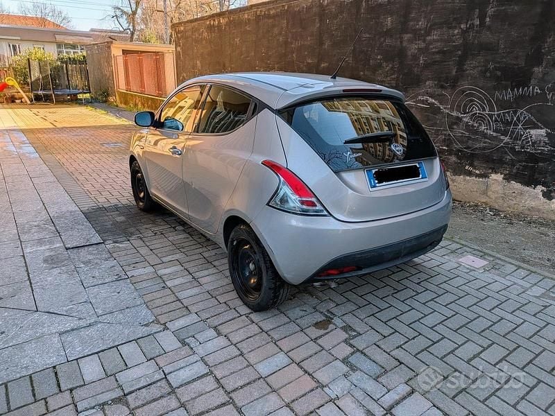Usata Lancia Ypsilon Silver 95 CV (69 kW) 2011 Grigio Utilitaria
