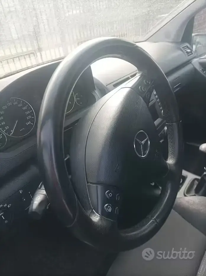 Usata Mercedes A180 75 CV (55 kW) 2009 Grigio Berlina